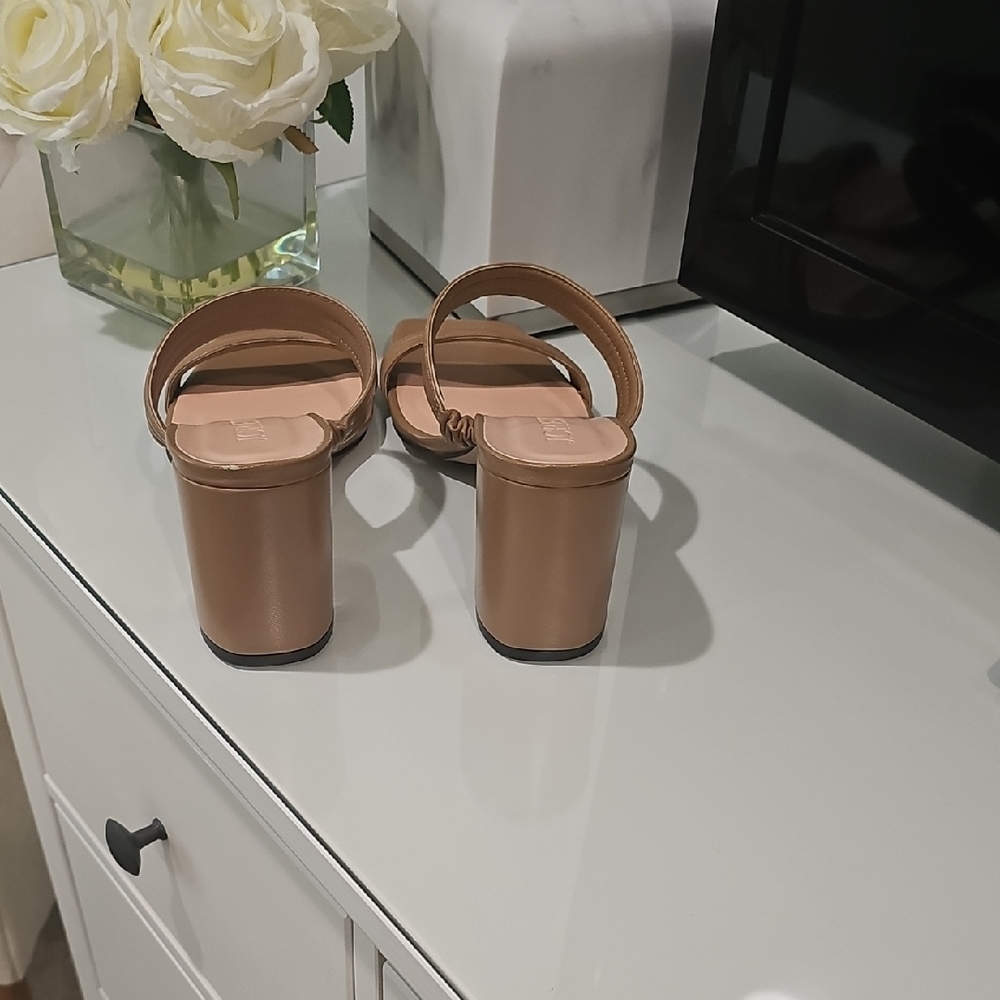 J. Crew Women's Tan Sandals - Picture 2 of 3